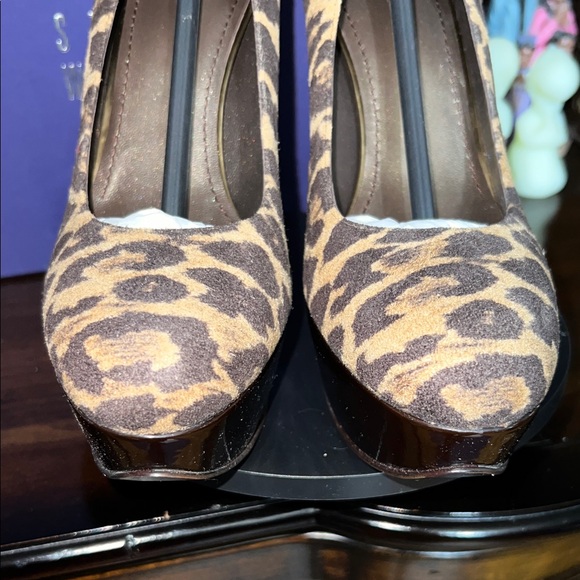 Stuart Weitzman Suede Leopard Print Platform Heels - Picture 6 of 7